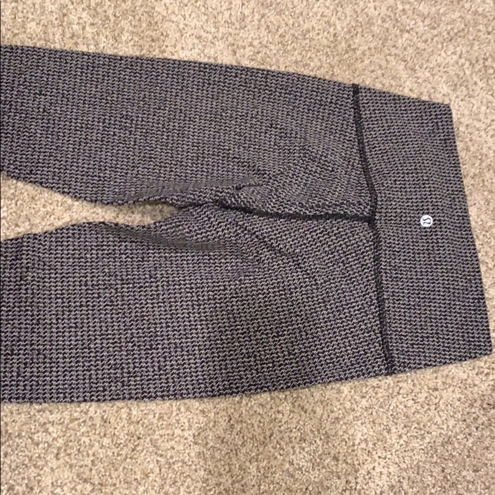 Black and white Lululemon Wunder Under pants